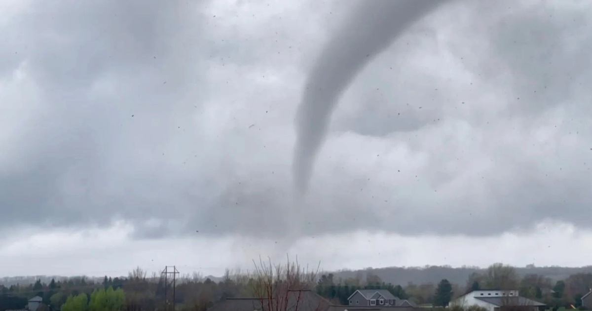 Thời tiết cực đoan đe dọa khắp nơi