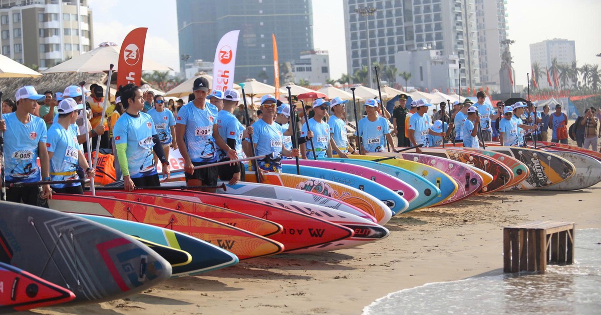 Phố biển Quy Nhơn sặc sỡ sắc màu trong giải đua thuyền sup