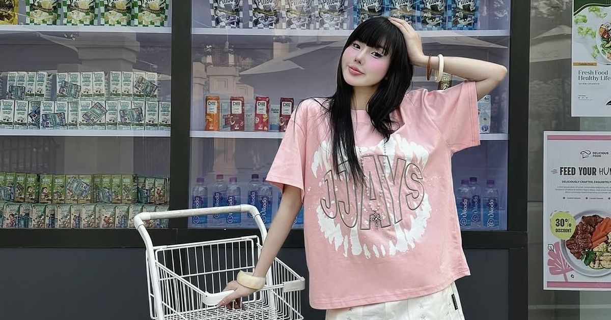 Cách phối áo phông xuống phố giúp nàng năng động, cuốn hút