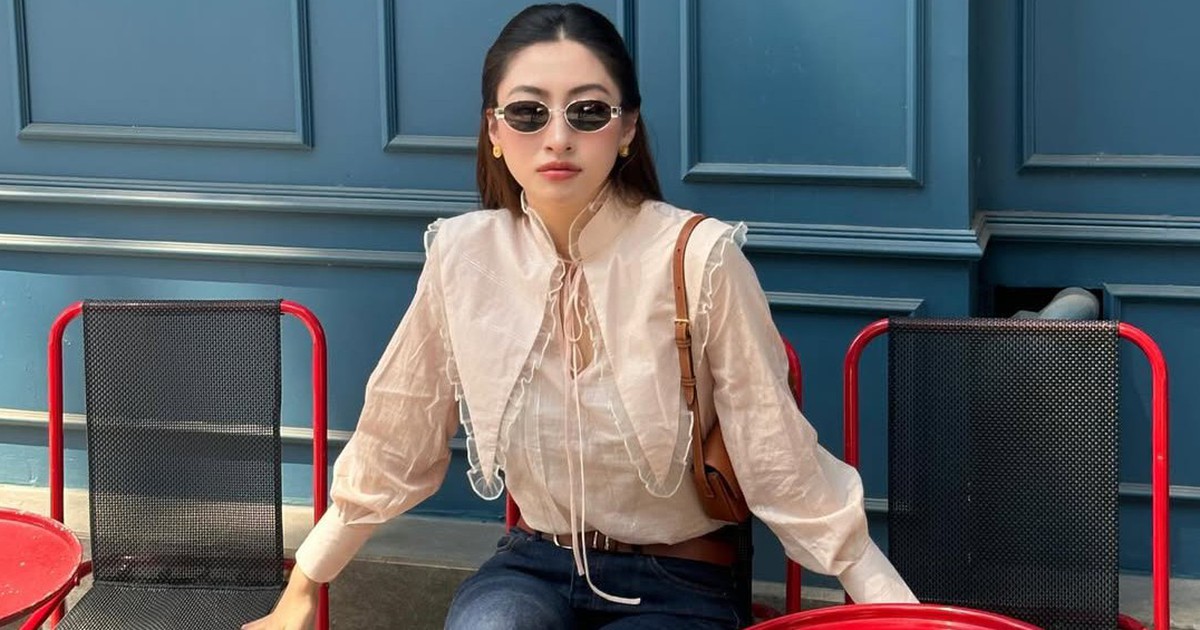 Áo blouse cách điệu mang chút điệu đà cho ngày hè