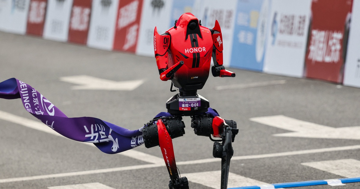 Robot Trung Quốc phá kỷ lục chạy bán marathon của con người