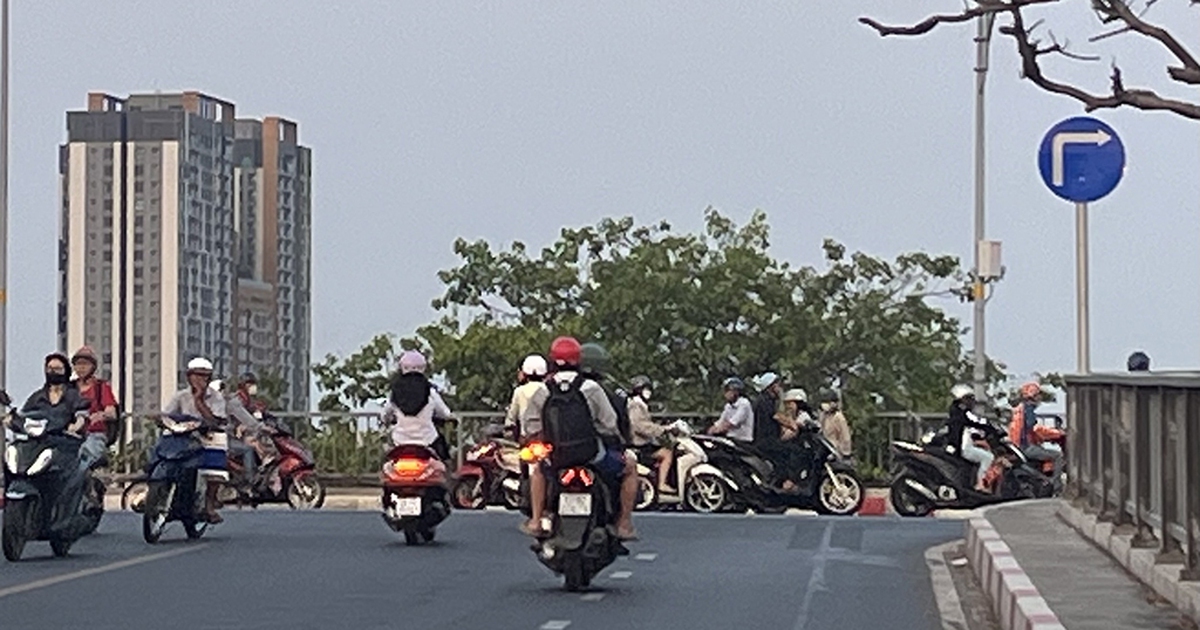 Cần tuân thủ biển báo khi lên cầu Chữ Y