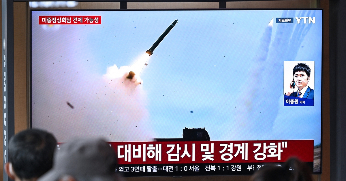 Triều Tiên phóng hàng loạt tên lửa đạn đạo ra biển