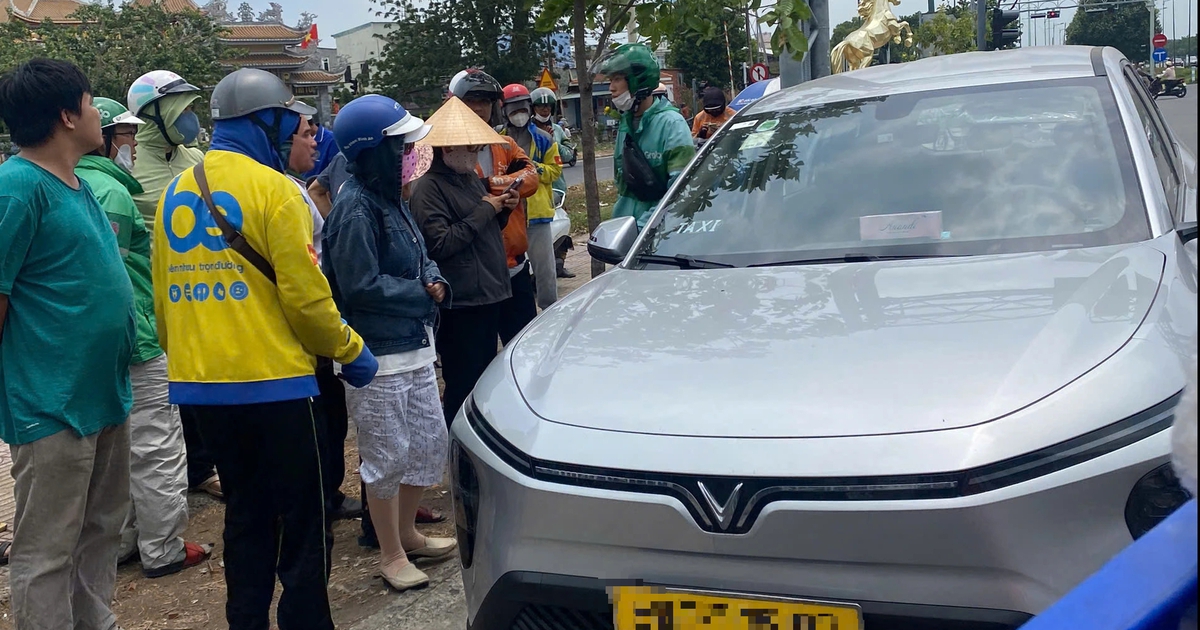 Điều tra vụ tài xế taxi tử vong trong ô tô trên đường Phạm Văn Đồng, TP.HCM