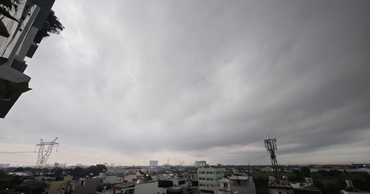 Hôm nay, TP.HCM có mưa trái mùa, tuần sau nắng nóng gia tăng