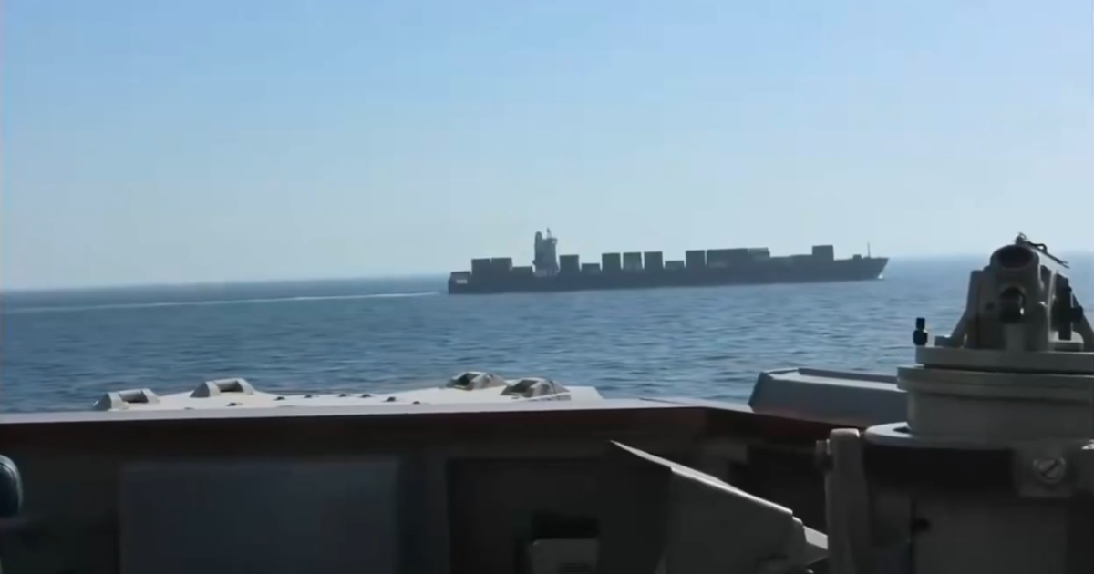 Mỹ nổ súng, bắt tàu hàng Iran