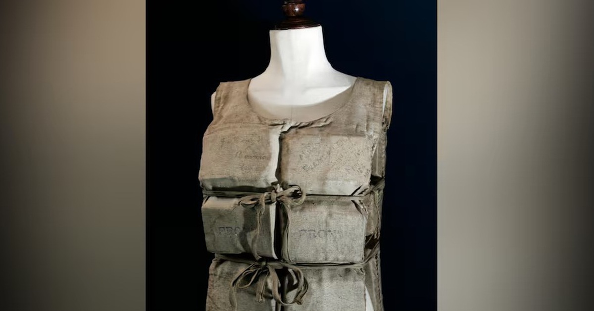 Áo phao của người sống sót trong thảm kịch Titanic được giá 23 tỉ đồng