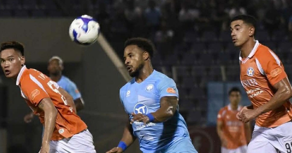 Thủ môn Văn Biểu bị đuổi, Đà Nẵng bị Nam Định nhấn chìm: Xuân Son lại quá ‘son’