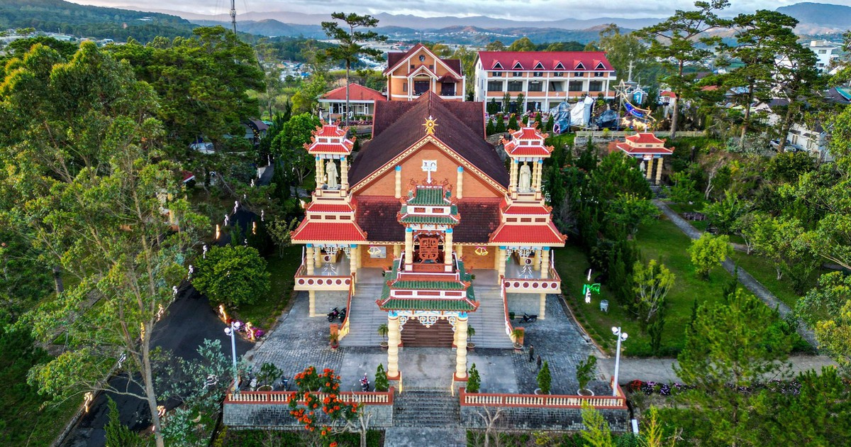 Nhà thờ mang dáng dấp đình, chùa độc nhất vô nhị ở Đà Lạt