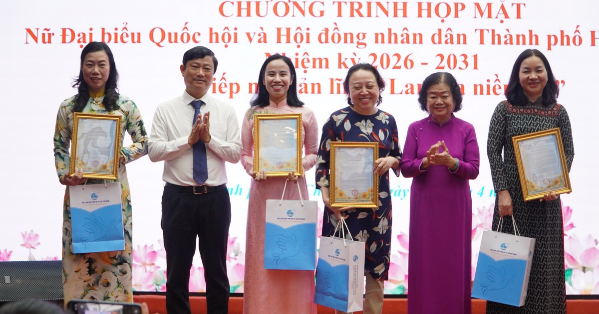 Nữ đại biểu TP.HCM trúng cử bằng năng lực, vượt qua định kiến "quân xanh", "lót đường"