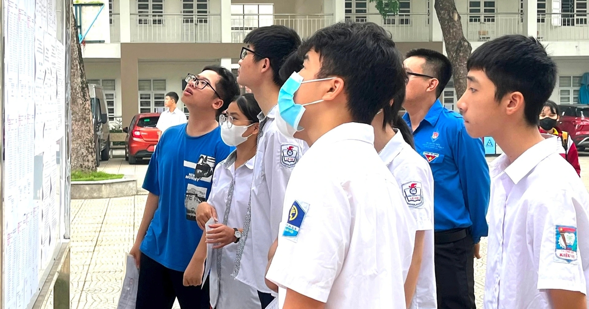 Học sinh đăng ký thi lớp 10 được cập nhật 'tỷ lệ chọi' liên tục