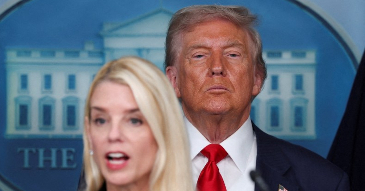 Rộ tin Tổng thống Trump tính cách chức Bộ trưởng Tư pháp