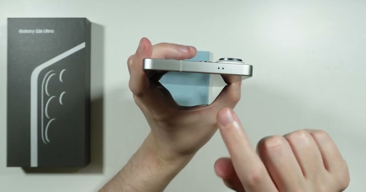 Hai lỗ trên điện thoại Galaxy dùng để làm gì?