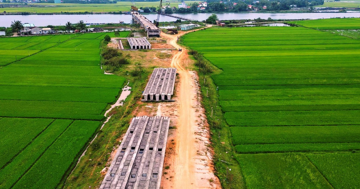 Cận cảnh cầu 220 tỉ đồng bắc qua sông Trường Giang 'treo' gần thập niên