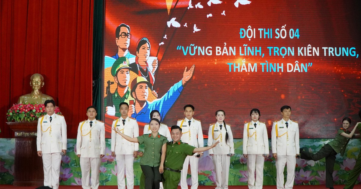 Công an Cần Thơ đưa nghị quyết của Đảng, phong trào 'ba nhất' lên sân khấu