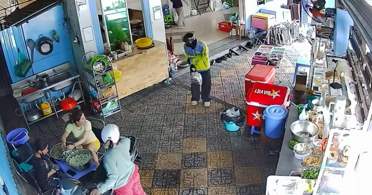 Shipper làm đổ hàng, chủ quán làm lại miễn phí: Cái kết khiến nhiều người xúc động