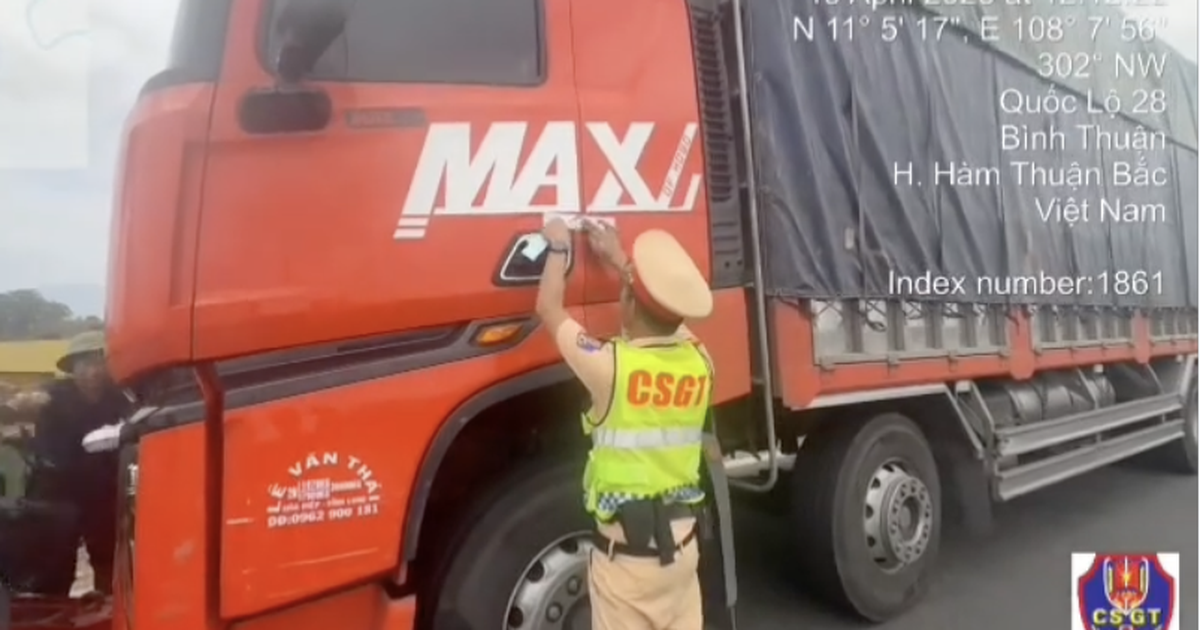 Xe tải chở quá khổ, không giấy tờ bị CSGT phạt 126 triệu trên cao tốc