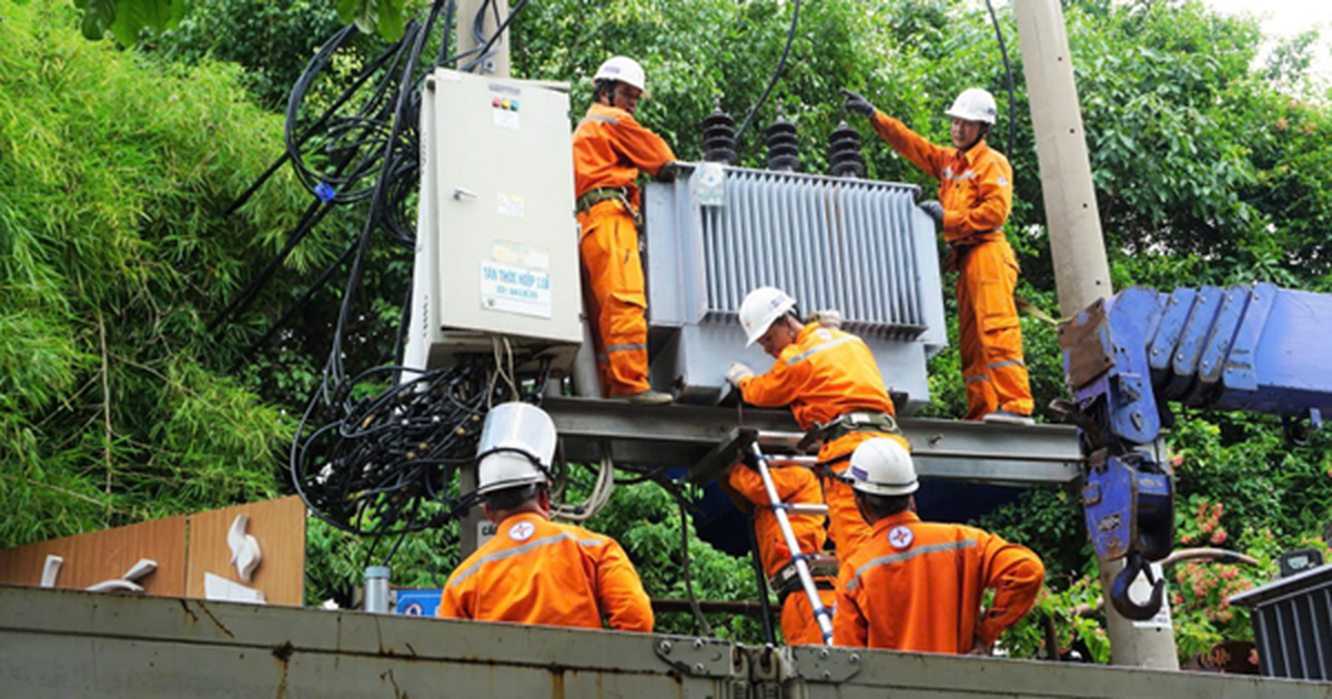 Màu áo cam thân thương vắt qua cõi nhân sinh