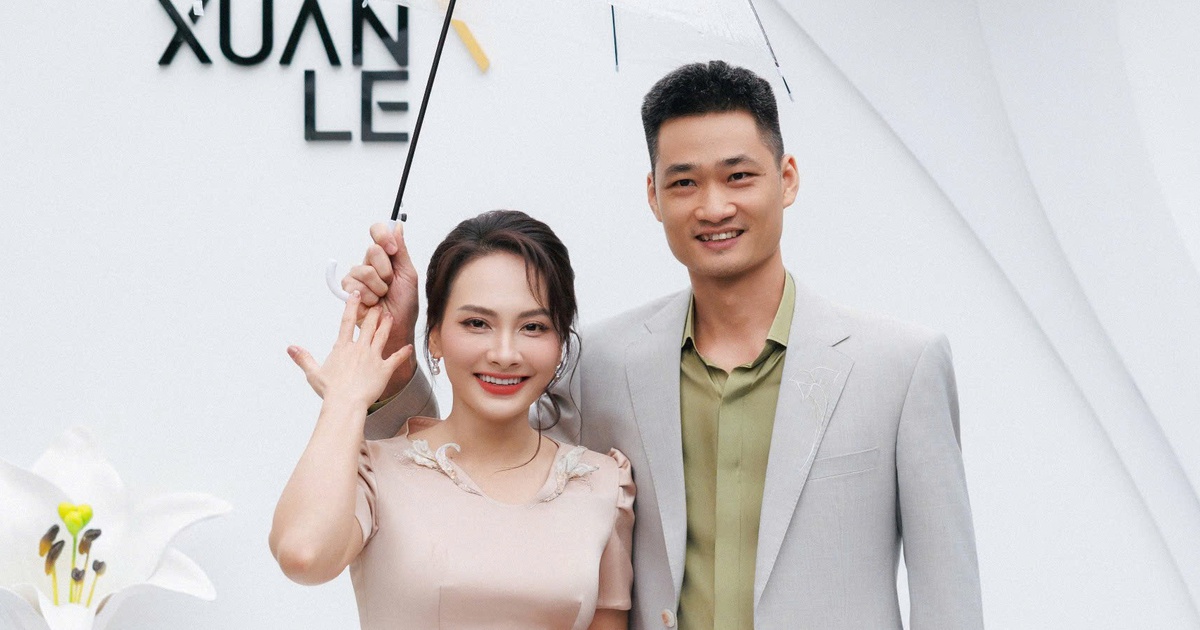 Vợ chồng Bảo Thanh sánh đôi, thu hút chú ý tại sự kiện thời trang