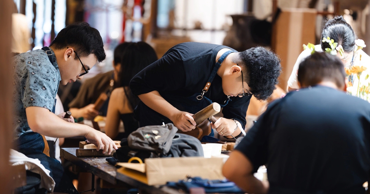 Rời xa màn hình, người trẻ đi tìm sự tĩnh lặng bên đất sét và gỗ