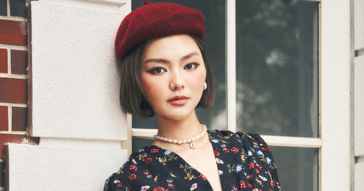 Váy hoa nhí tay phồng, kiểu váy họa tiết đẹp nhất mùa