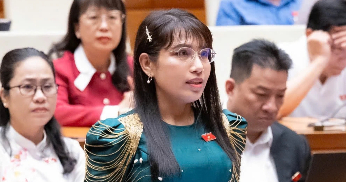 Đại biểu bàn việc người bán vé số bị tráo vé giả, ôm vé khi ế