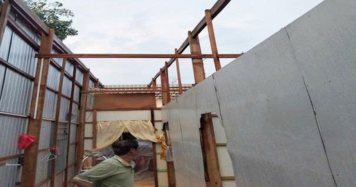 Dông lốc bất ngờ gây thiệt hại nặng nề ở Đồng Tháp