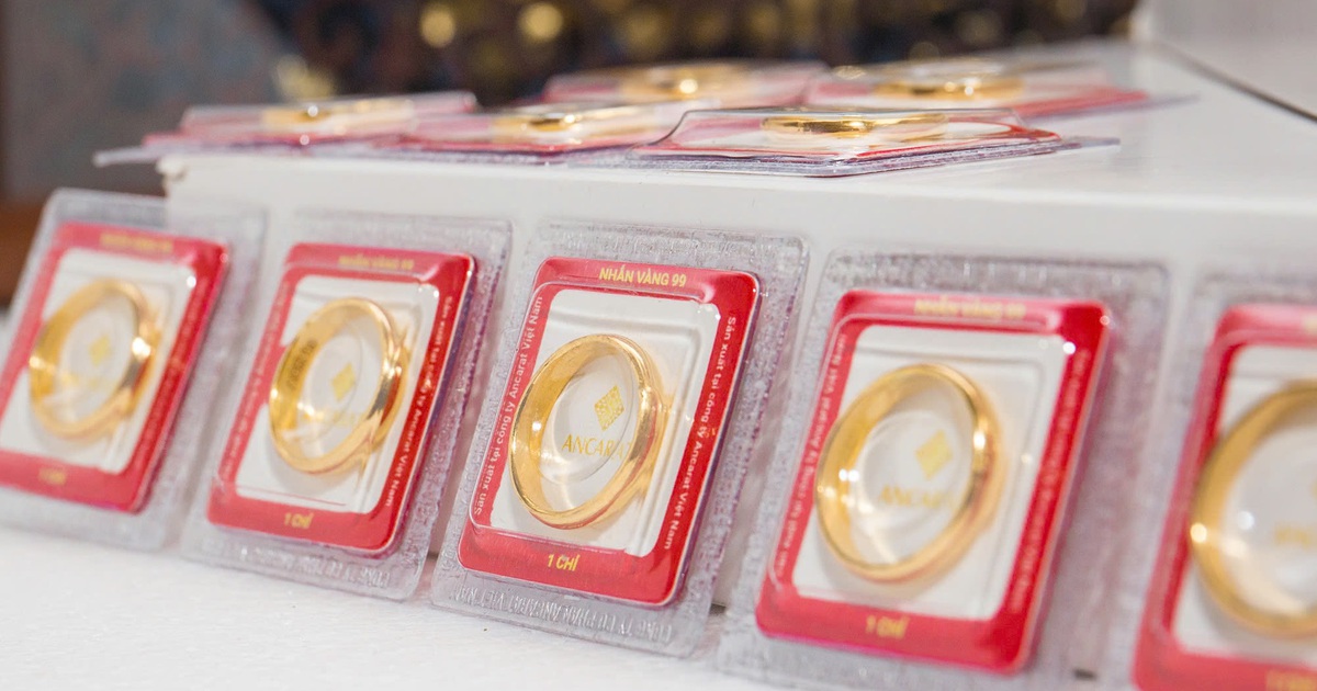 Giá vàng, giá bạc sáng 20.4 đồng loạt giảm