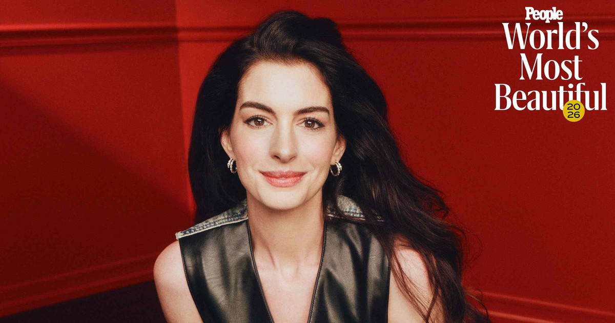 Anne Hathaway được vinh danh là 'Người đẹp nhất thế giới 2026'