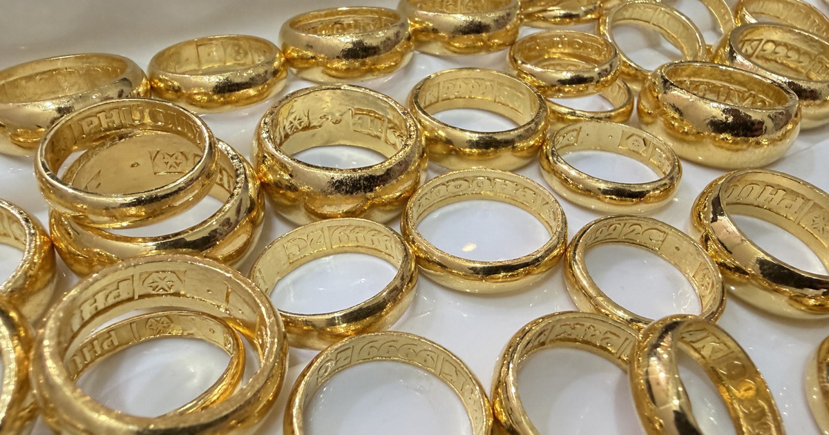 Giá vàng nhích tăng, cao hơn thế giới gần 19 triệu đồng/lượng