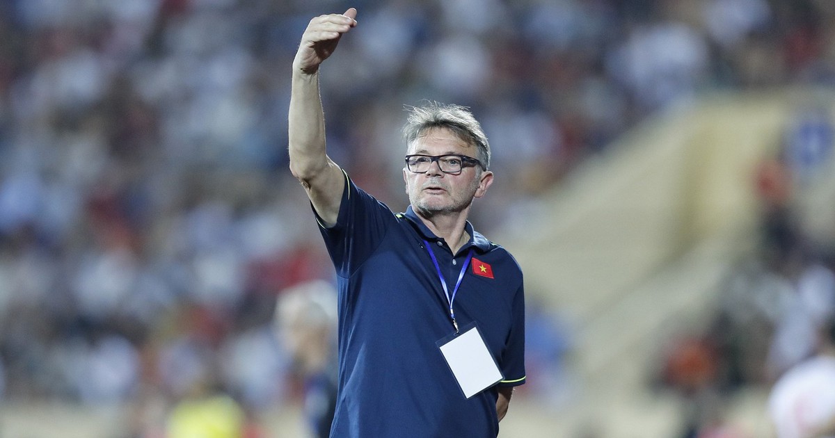 Nóng: HLV Troussier sắp trở lại Việt Nam trong vai trò mới, tái ngộ trợ lý cũ?