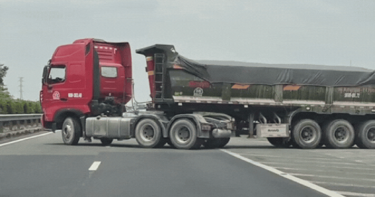 Quay đầu xe trên cao tốc do... đi nhầm đường, tài xế bị phạt 35 triệu