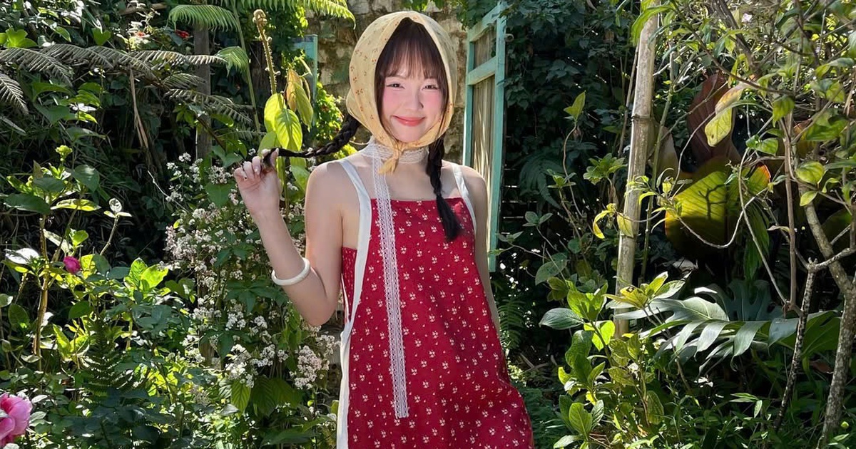 Vẻ đẹp quý phái khi phối trang phục cùng vòng tay đá