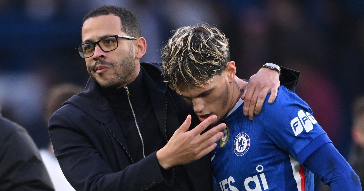 Chelsea 'gây sốc' khi sa thải HLV Rosenior sau 107 ngày, đền bù hơn 853 tỉ đồng