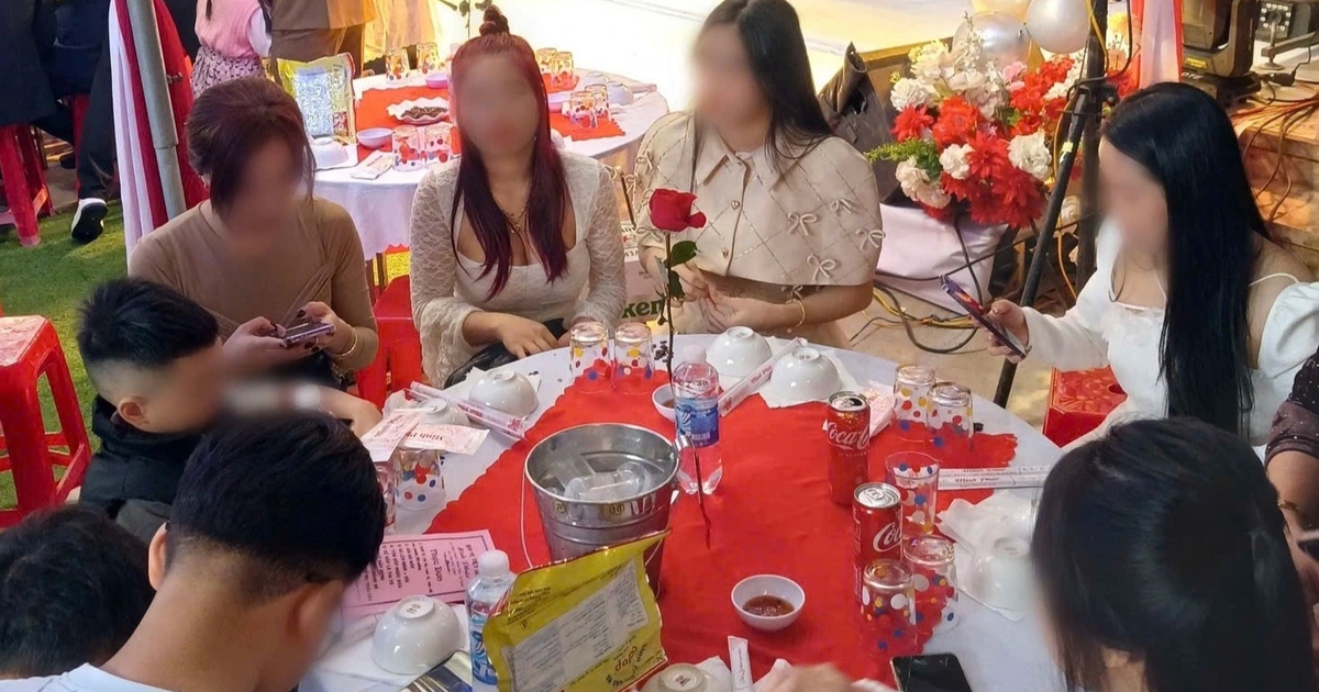 Tranh cãi tiền mừng cưới: 'Không đi cưới, không gửi phong bì với người lâu không gặp'