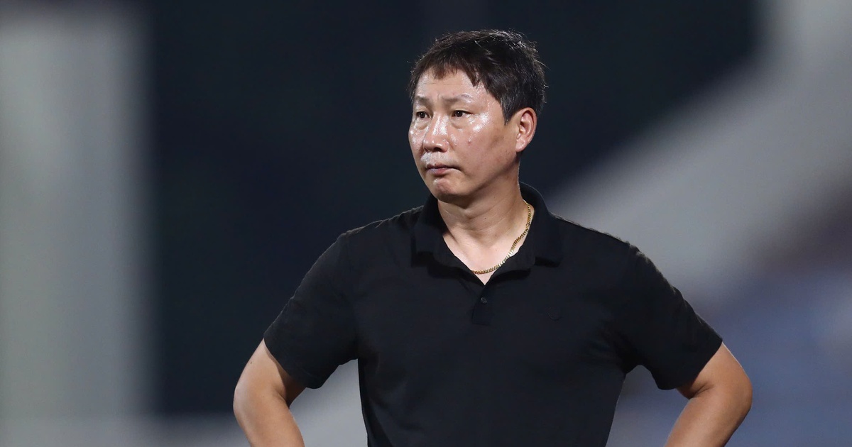 Đội tuyển Việt Nam khiến thầy Kim băn khoăn: 'Tổ 2' yếu quá, khó xoay tua