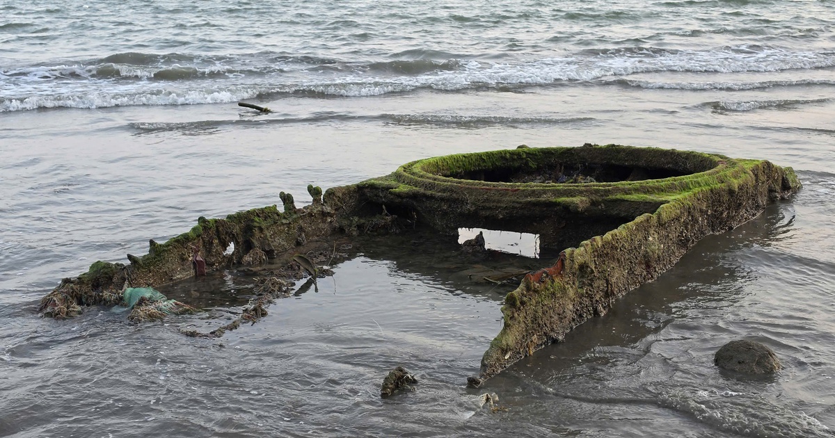 Xác xe tăng ở bãi biển Quy Nhơn sẽ được trục vớt