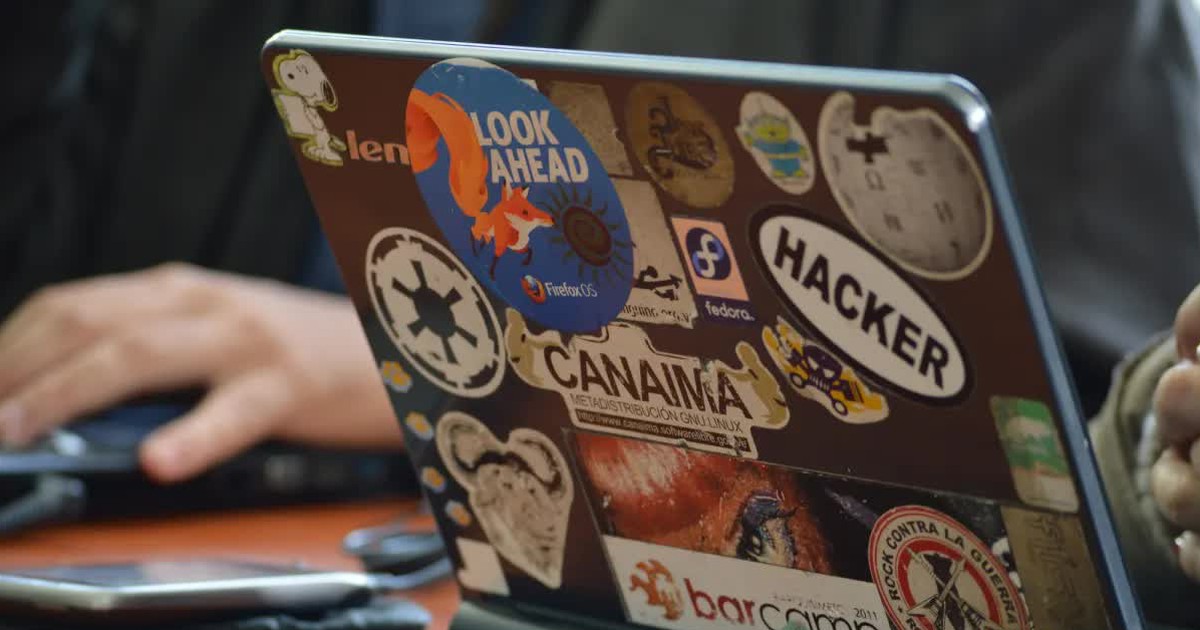 Thói quen trang trí laptop có thể khiến máy nhanh xuống cấp