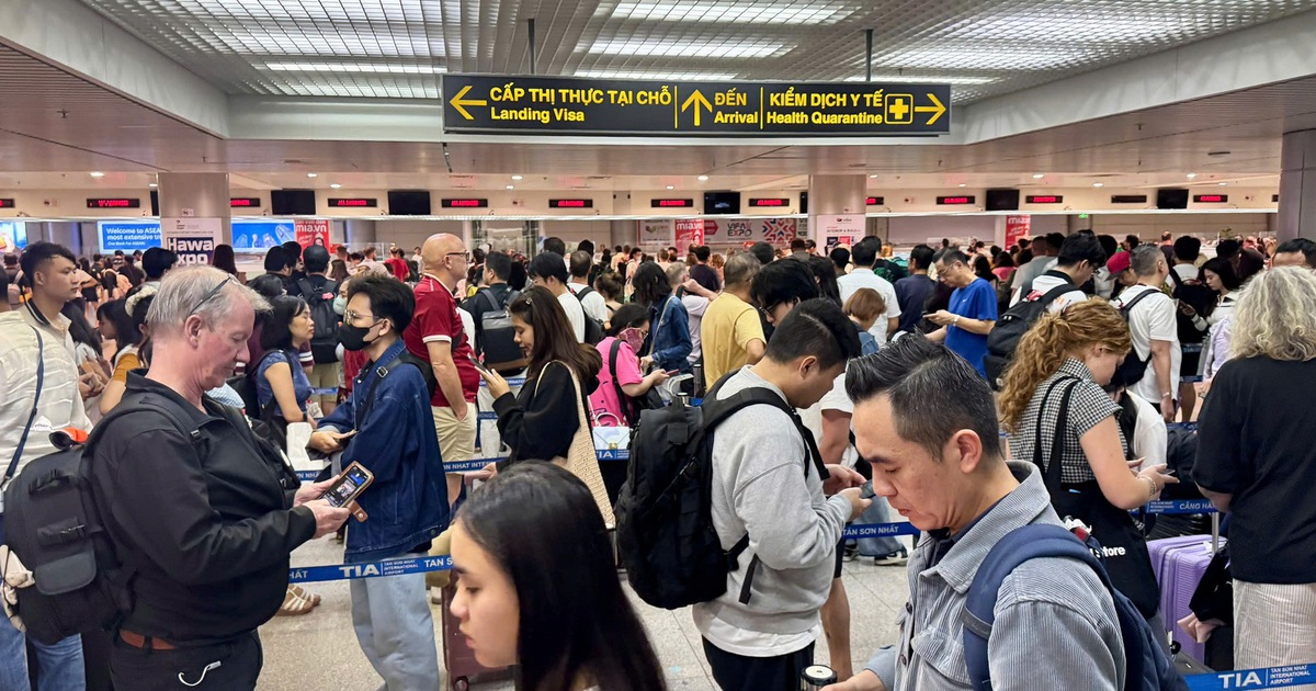 Khách nào nhập cảnh Tân Sơn Nhất bắt buộc phải khai thông tin trực tuyến?