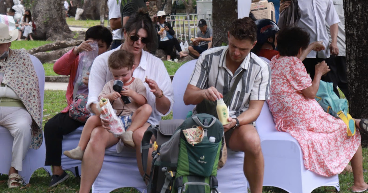 Lễ hội bánh mì ở trung tâm TP.HCM: Khách Tây ghé thưởng thức, nói điều bất ngờ