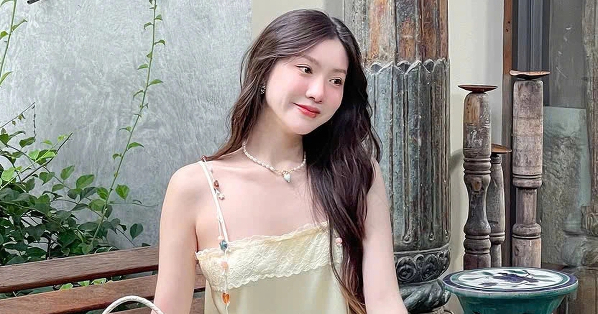 Diện áo hai dây satin vừa quyến rũ lại vừa sang chảnh