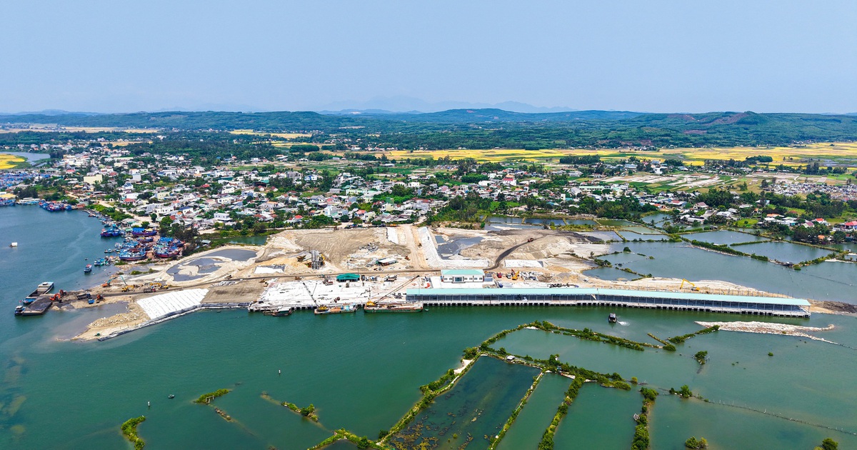 Cảng cá Tịnh Hòa vướng mặt bằng: Nửa tiến độ bị 'níu chân'