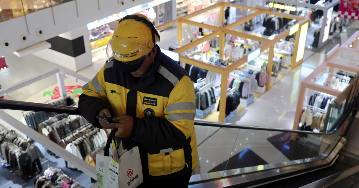 Trung Quốc phá đường dây 'cửa hàng ma' cực lớn nhờ một chiếc bánh kem