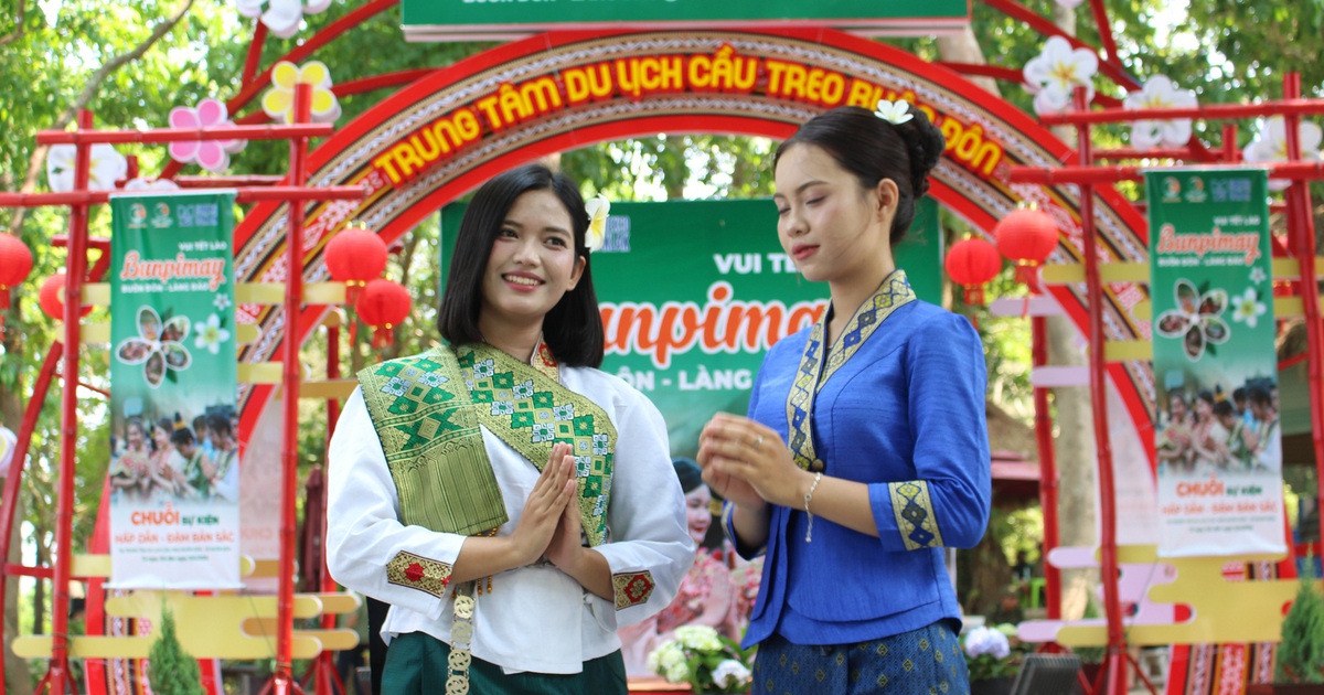 Cô gái mang dòng máu Việt - Lào 'đốn tim' ở Lễ hội Bunpimay là ai?