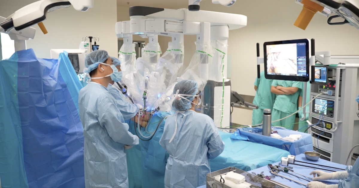 Mổ cắt khối u thận trái bằng robot da Vinci Xi, xuất viện chỉ sau 2 ngày