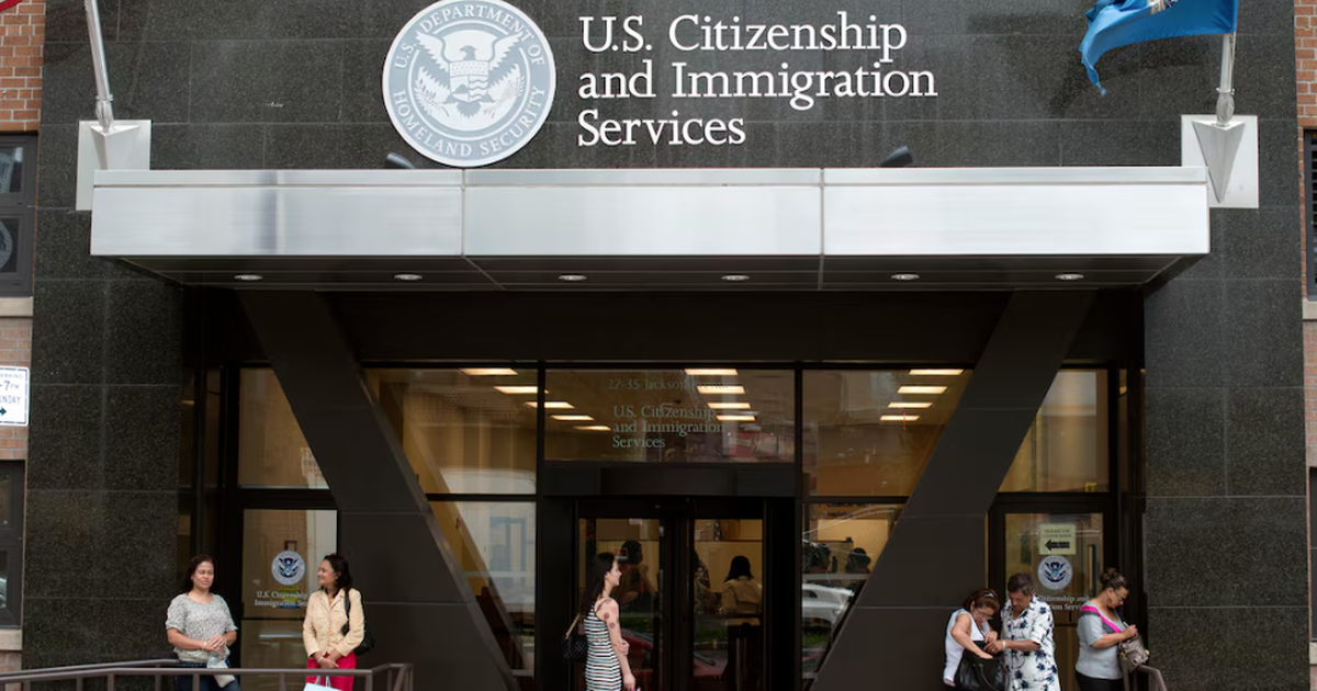 Mỹ có thể tước thẻ xanh được cấp dưới thời Tổng thống Biden