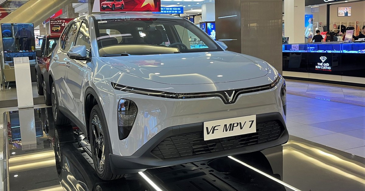 Xe gia đình cỡ nhỏ: VinFast Limo Green áp đảo, doanh số gấp đôi nhóm xe xăng