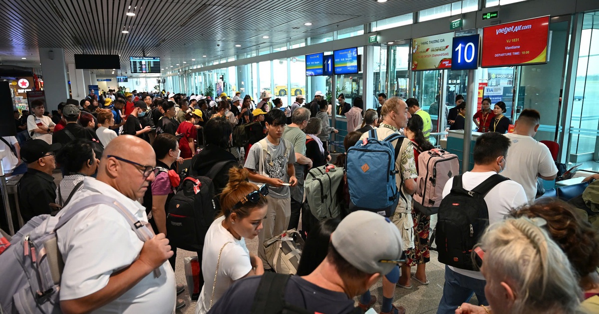 Loạt đường bay tới các thủ phủ du lịch lễ sắp khóa sổ, giá vé 'bỏng tay'