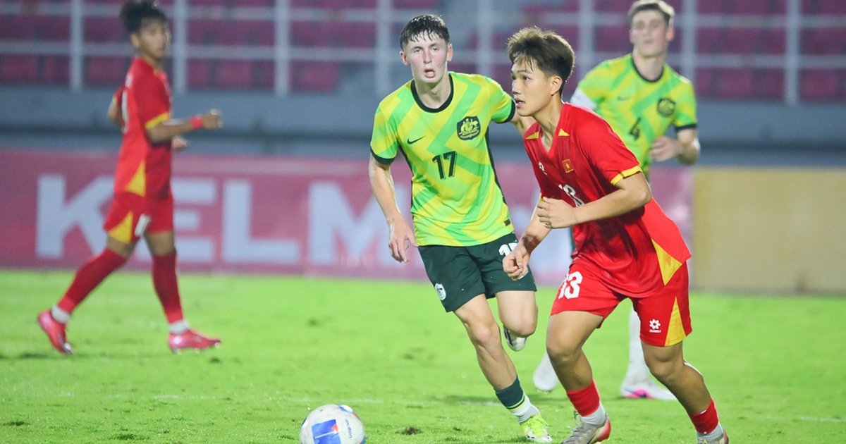 U.17 Việt Nam dưới thời HLV Roland và đặc sản 'nhấc chân bỏ bóng' đầy ma thuật