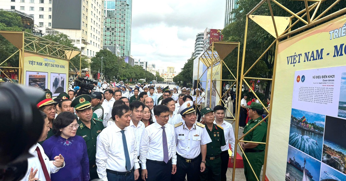 Triển lãm ảnh 'Việt Nam - một dải non sông' tại TP.HCM